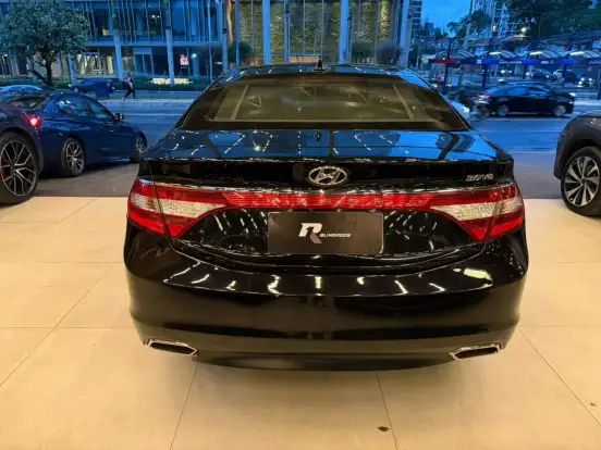 HYUNDAI-AZERA-2017