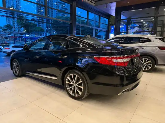 HYUNDAI-AZERA-2017