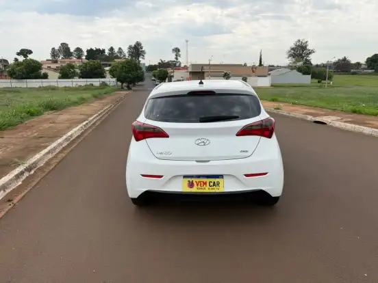 HYUNDAI-HB20-2015