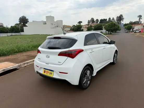 HYUNDAI-HB20-2015