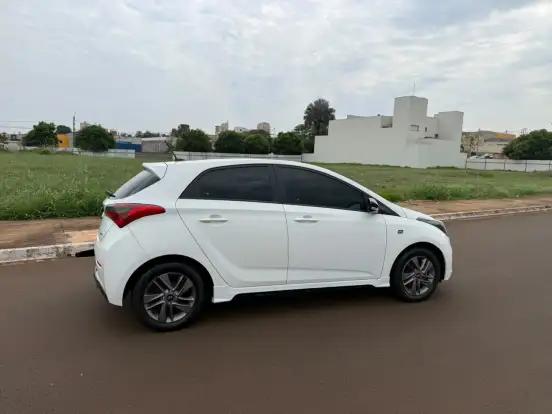 HYUNDAI-HB20-1.0 SPICY 12V FLEX 4P MANUAL HYUNDAI-HB20-2015