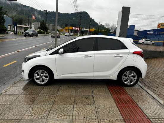 HYUNDAI-HB20-2015