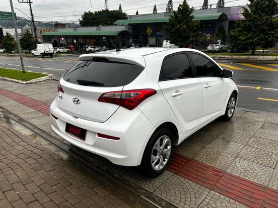 HYUNDAI-HB20-2015