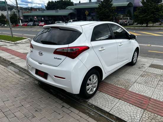 HYUNDAI-HB20-1.6 COMFORT PLUS 16V FLEX 4P MANUAL HYUNDAI-HB20-2015