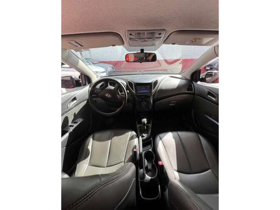 HYUNDAI-HB20-2012