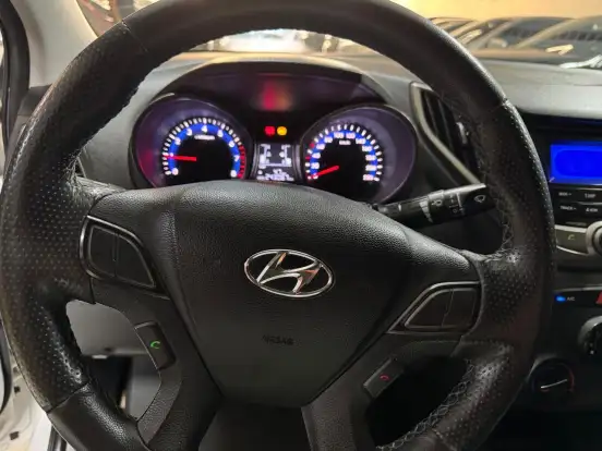 HYUNDAI-HB20S-2015