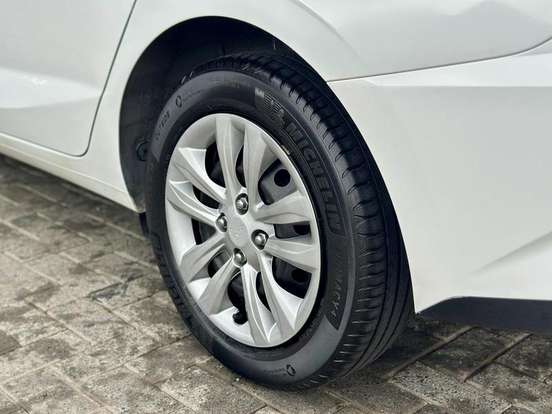 HYUNDAI-HB20S-1.0 12V FLEX COMFORT PLUS MANUAL HYUNDAI-HB20S-2024