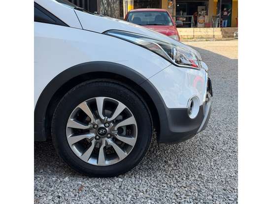 HYUNDAI-HB20X-1.6 16V PREMIUM FLEX 4P AUTOMÁTICO HYUNDAI-HB20X-2016