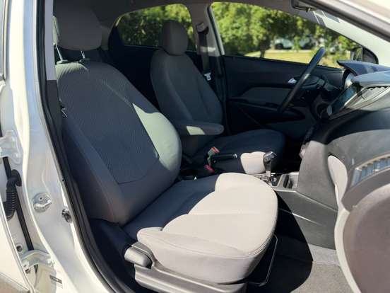 HYUNDAI-HB20X-2013
