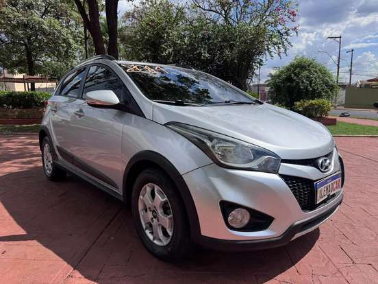 HYUNDAI-HB20X-1.6 16V PREMIUM FLEX 4P MANUAL HYUNDAI-HB20X-2013