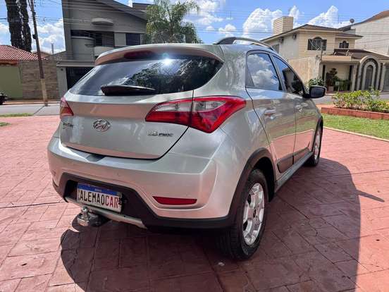 HYUNDAI-HB20X-1.6 16V PREMIUM FLEX 4P MANUAL HYUNDAI-HB20X-2013