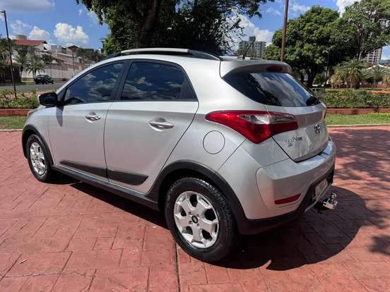 HYUNDAI-HB20X-2013