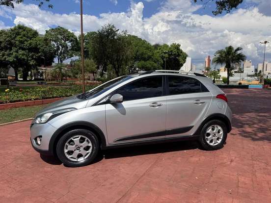 HYUNDAI-HB20X-1.6 16V PREMIUM FLEX 4P MANUAL HYUNDAI-HB20X-2013