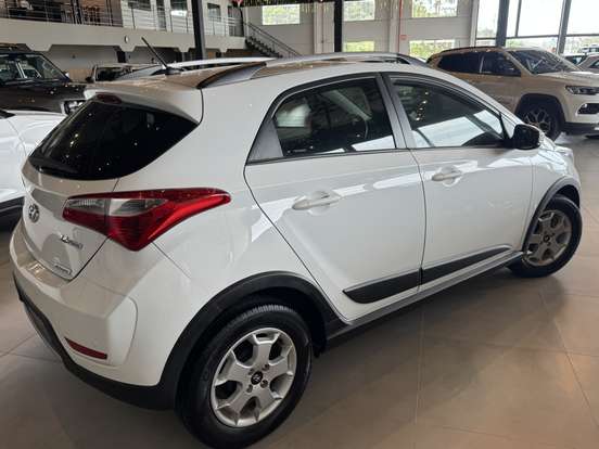 HYUNDAI-HB20X-2013