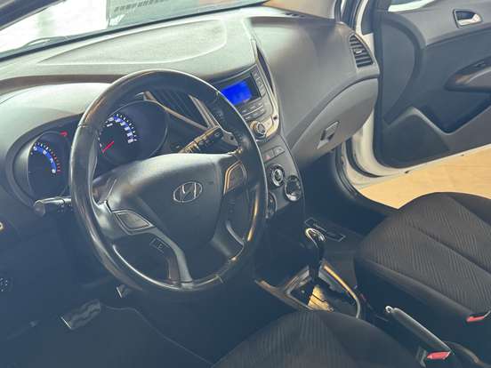 HYUNDAI-HB20X-1.6 16V STYLE FLEX 4P MANUAL HYUNDAI-HB20X-2013