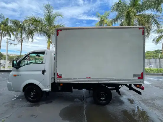 HYUNDAI-HR-2.5 LONGO SEM CAÇAMBA 4X2 16V 130CV TURBO INTERCOOLER DIESEL 2P MANUAL HYUNDAI-HR-2017