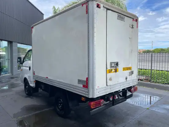 HYUNDAI-HR-2.5 LONGO SEM CAÇAMBA 4X2 16V 130CV TURBO INTERCOOLER DIESEL 2P MANUAL HYUNDAI-HR-2017