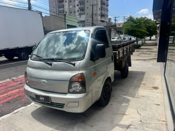 HYUNDAI HR 2.5 LONGO SEM CAÇAMBA 4X2 16V 130CV TURBO INTERCOOLER DIESEL 2P MANUAL