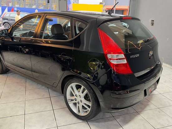 HYUNDAI-I30-2.0 MPFI GLS 16V GASOLINA 4P AUTOMÁTICO HYUNDAI-I30-2011