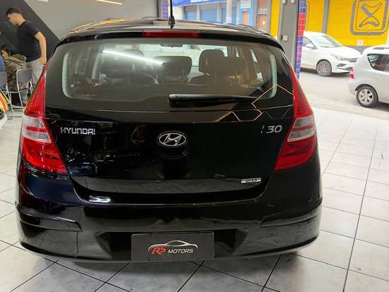 HYUNDAI-I30-2.0 MPFI GLS 16V GASOLINA 4P AUTOMÁTICO HYUNDAI-I30-2011