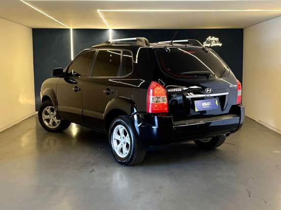 HYUNDAI-TUCSON-2.0 MPFI GL 16V 2WD GASOLINA 4P AUTOMÁTICO HYUNDAI-TUCSON-2011