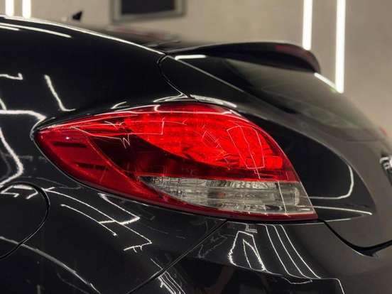 HYUNDAI-VELOSTER-2011