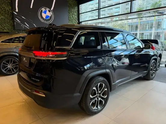JEEP-COMMANDER-2024