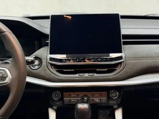 JEEP-COMMANDER-2023
