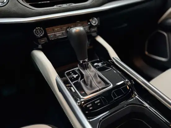 JEEP-COMMANDER-2023