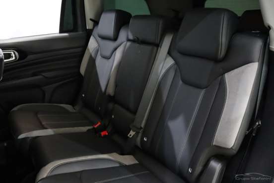 JEEP-COMMANDER-2025