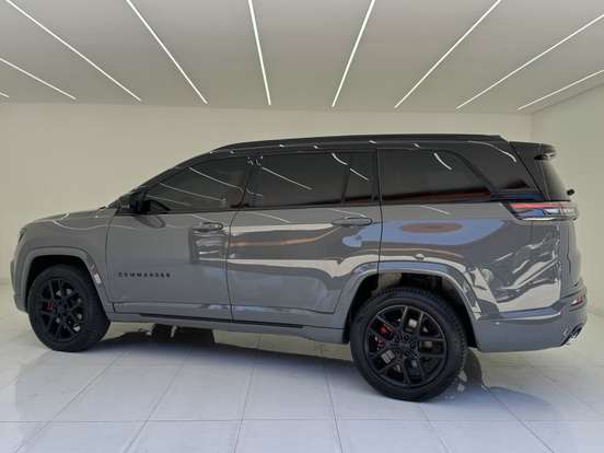 JEEP-COMMANDER-2.0 HURRICANE 4 TURBO GASOLINA BLACKHAWK AT9 JEEP-COMMANDER-2025