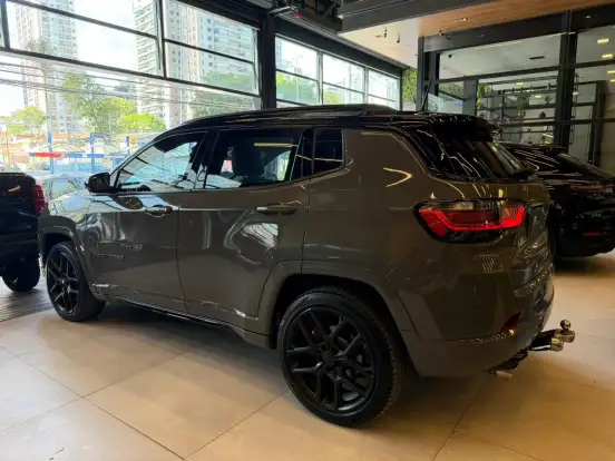 JEEP-COMPASS-2.0 HURRICANE 4 TURBO GASOLINA BLACKHAWK AT9 JEEP-COMPASS-2024
