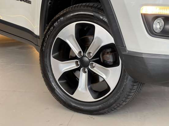JEEP-COMPASS-2.0 16V DIESEL LONGITUDE 4X4 AUTOMÁTICO JEEP-COMPASS-2018