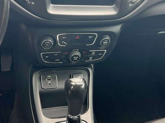 JEEP-COMPASS-2.0 16V FLEX LONGITUDE AUTOMÁTICO JEEP-COMPASS-2017
