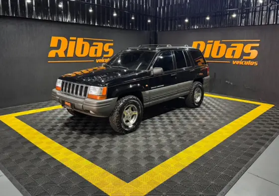 JEEP GRAND CHEROKEE 4.0 LAREDO 4X4 6I 12V GASOLINA 4P AUTOMÁTICO
