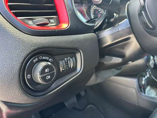 JEEP-RENEGADE-2.0 16V TURBO DIESEL TRAILHAWK 4P 4X4 AUTOMÁTICO JEEP-RENEGADE-2015
