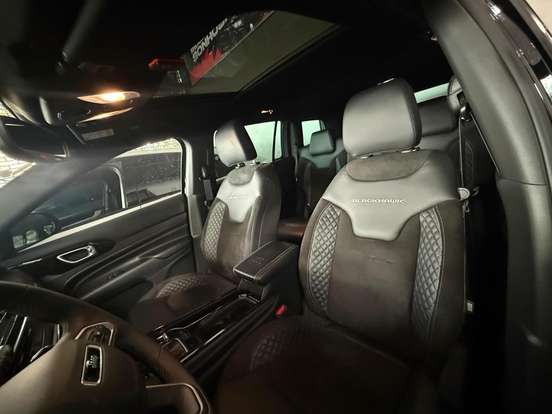 JEEP-COMMANDER-2.0 HURRICANE 4 TURBO GASOLINA BLACKHAWK AT9 JEEP-COMMANDER-2025