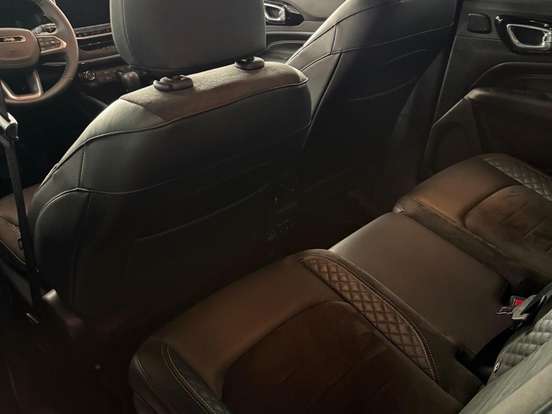 JEEP-COMMANDER-2.0 HURRICANE 4 TURBO GASOLINA BLACKHAWK AT9 JEEP-COMMANDER-2025