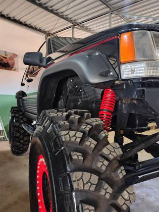 JEEP GRAND CHEROKEE 5.2 LAREDO 4X4 V8 16V GASOLINA 4P AUTOMÁTICO