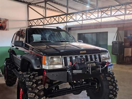 JEEP-GRAND CHEROKEE-5.2 LAREDO 4X4 V8 16V GASOLINA 4P AUTOMÁTICO JEEP-GRAND CHEROKEE-1995