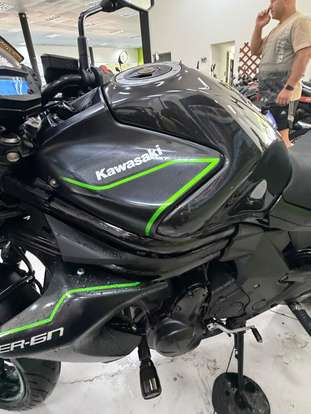 KAWASAKI-ER-6N-2017