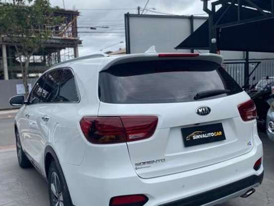 KIA-SORENTO-2.4 16V GASOLINA EX 7L AUTOMÁTICO KIA-SORENTO-2018