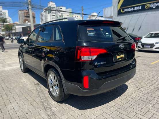KIA-SORENTO-2.4 S.253 4X2 16V GASOLINA 4P AUTOMÁTICO KIA-SORENTO-2013