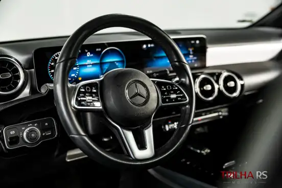 MERCEDES-BENZ-A 200-2020