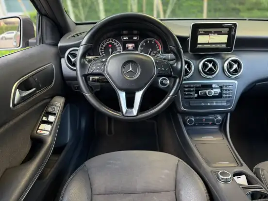 MERCEDES-BENZ-A 200-1.6 TURBO 16V FLEX 4P AUTOMÁTICO MERCEDES-BENZ-A 200-2015