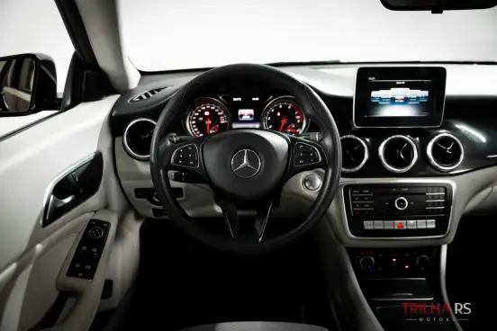 MERCEDES-BENZ-CLA 180-2019
