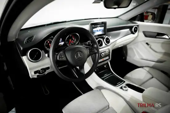 MERCEDES-BENZ-CLA 180-2019