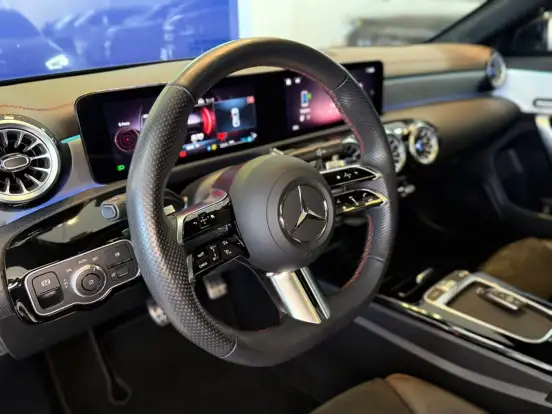 MERCEDES-BENZ-CLA 200-2023