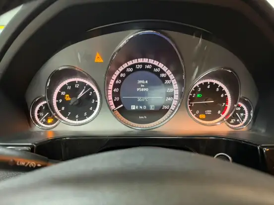 MERCEDES-BENZ-E 250-2010