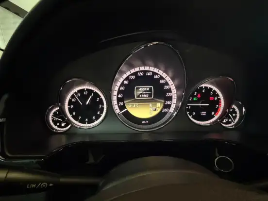 MERCEDES-BENZ-E 250-2011